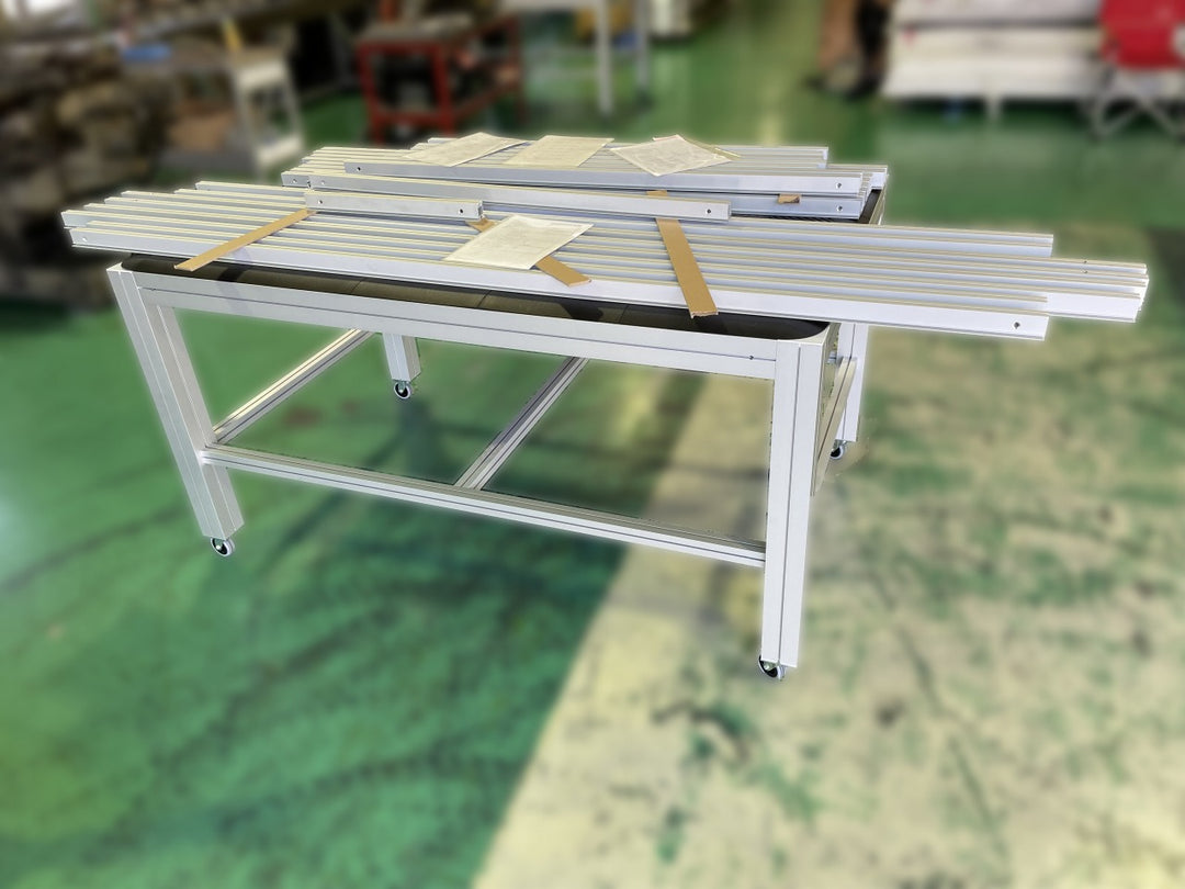 キャスター付きマキシマ作業台 – OCTANORM