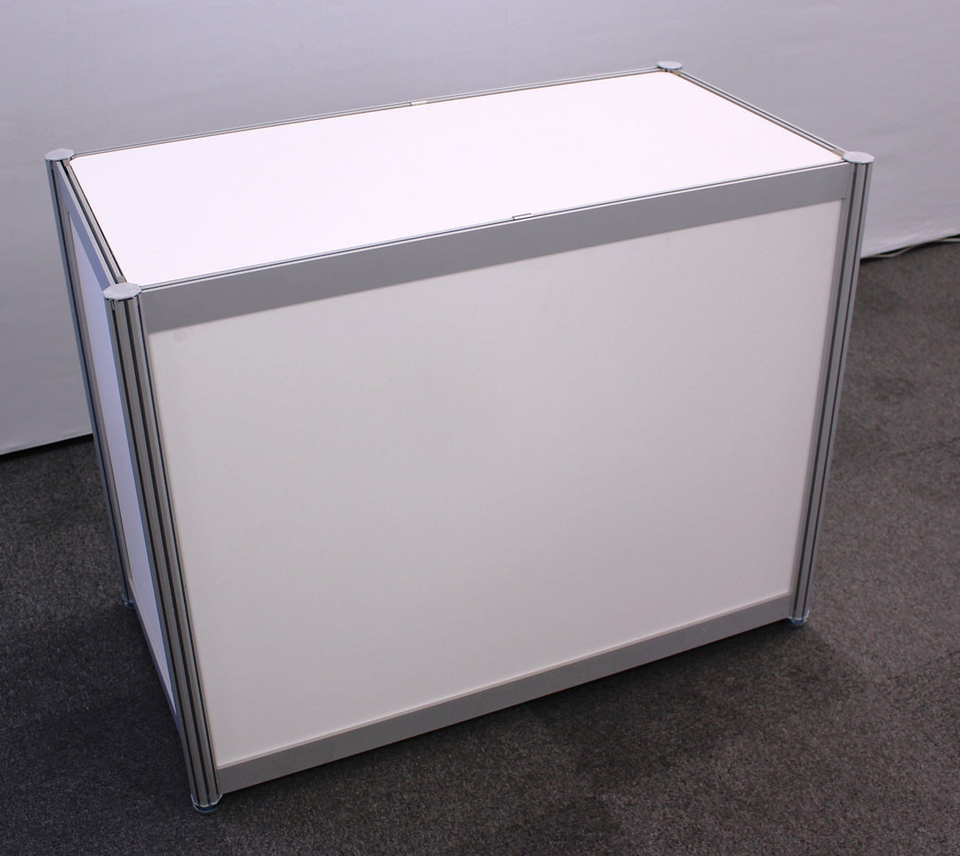 システム展示台（収納棚付き） – OCTANORM