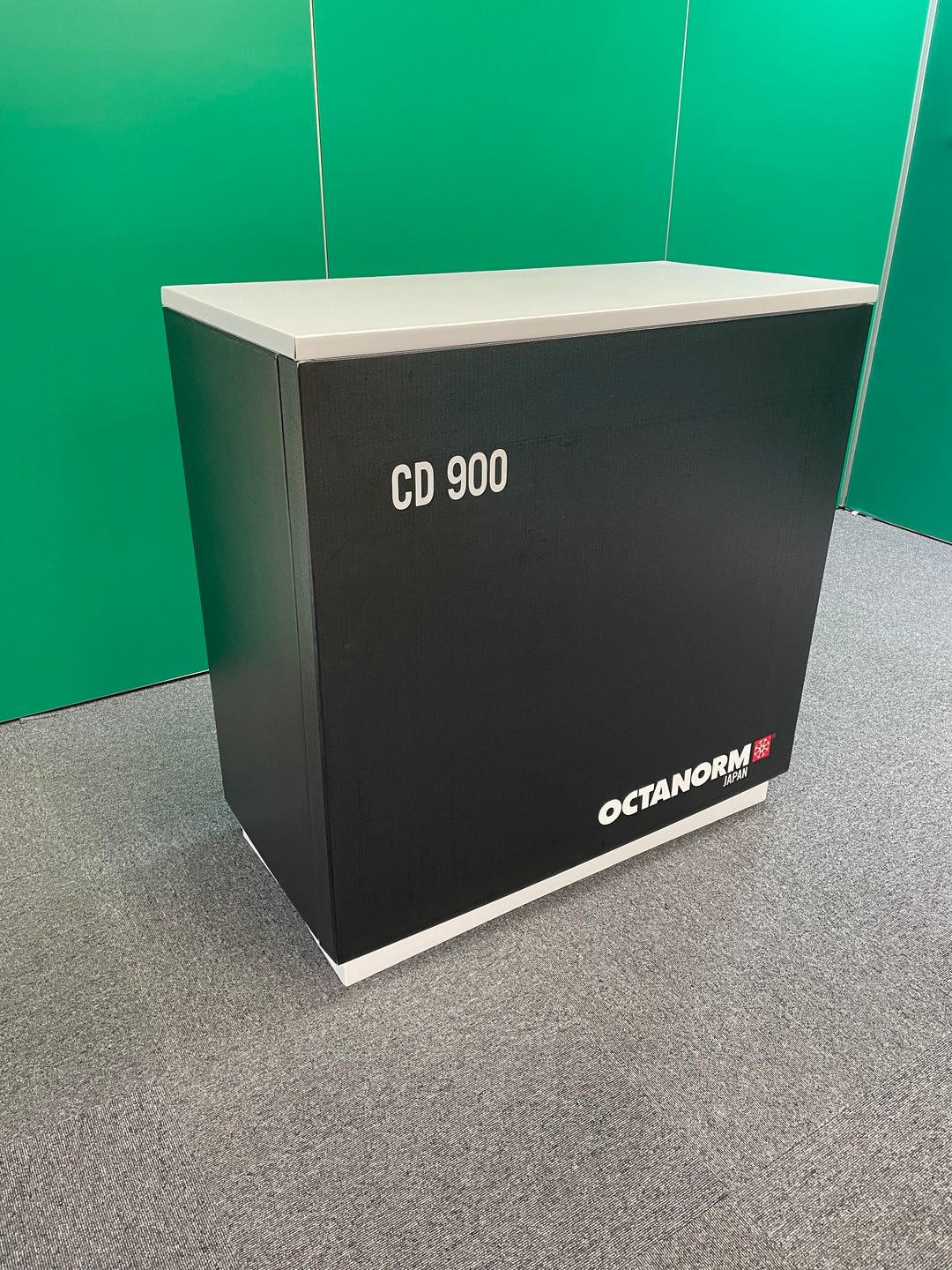 CD900展示台 印刷あり – OCTANORM